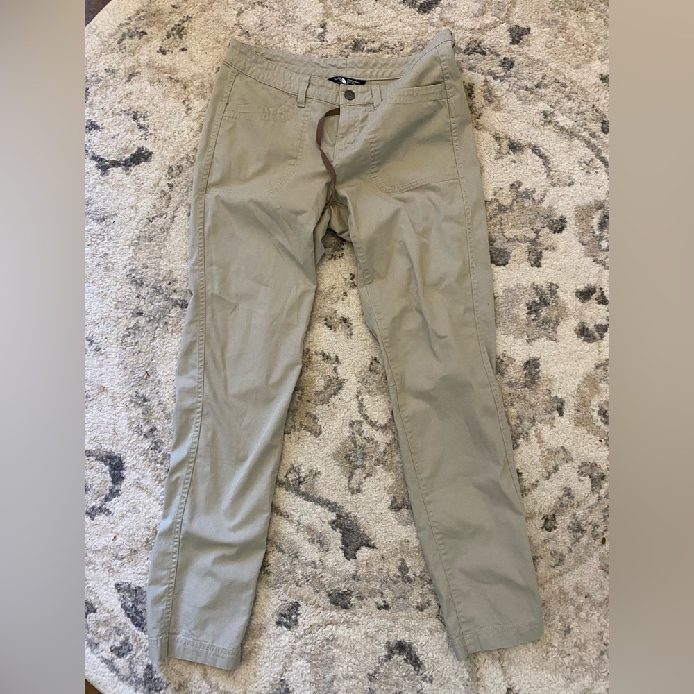 The North Face Women’s Khaki Pants Slim Leg Size 8